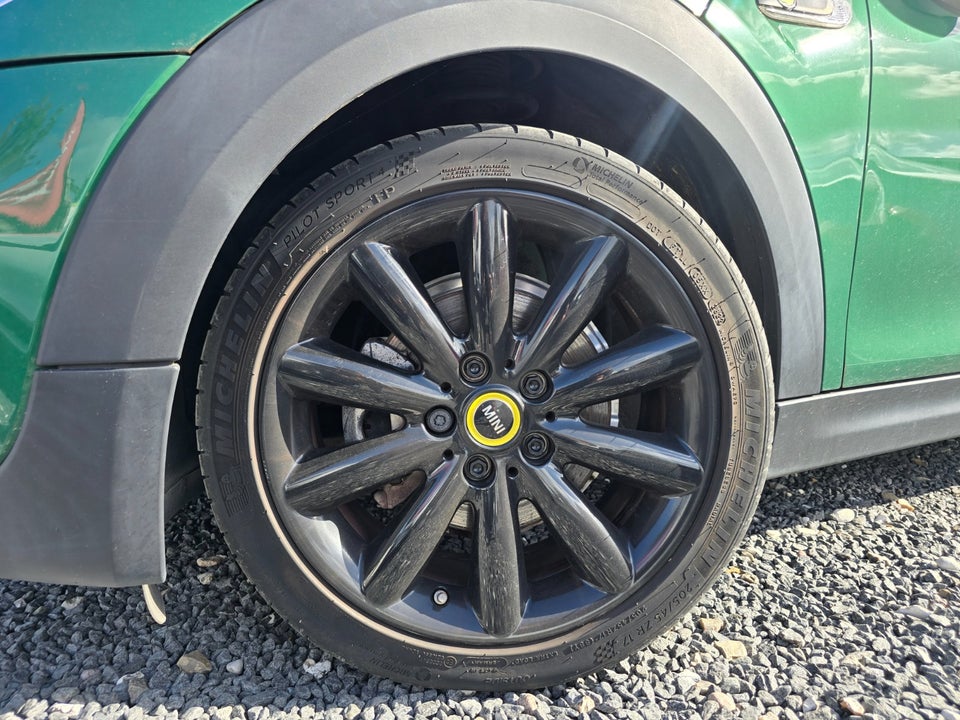 MINI Cooper SE Greenwich 3d