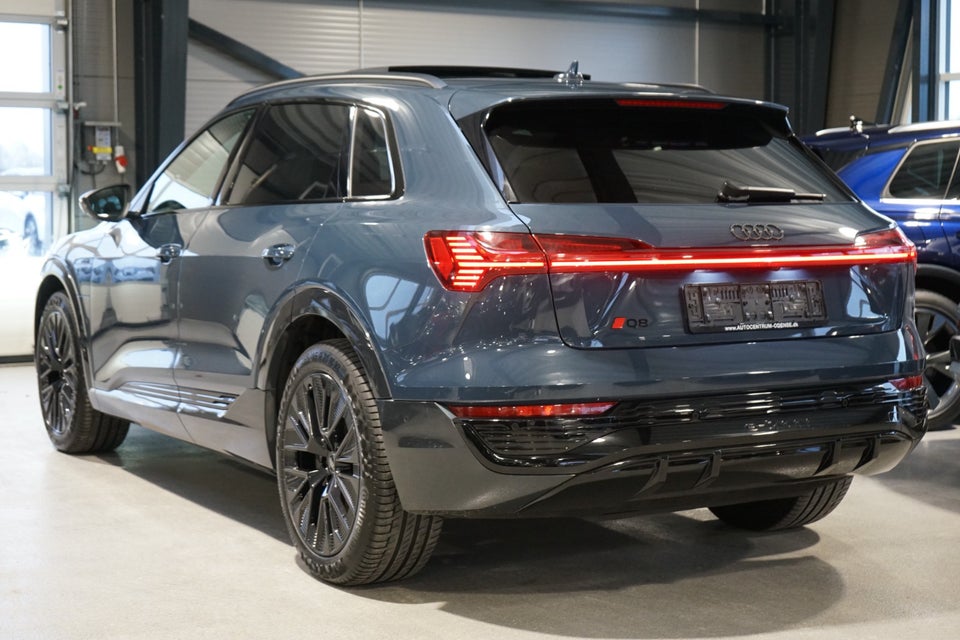 Audi Q8 e-tron 55 S-line quattro 5d