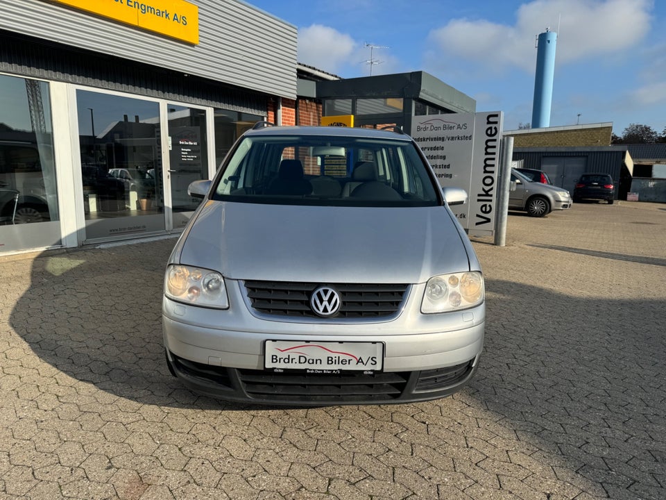 VW Touran 2,0 FSi Trendline DSG Van 5d