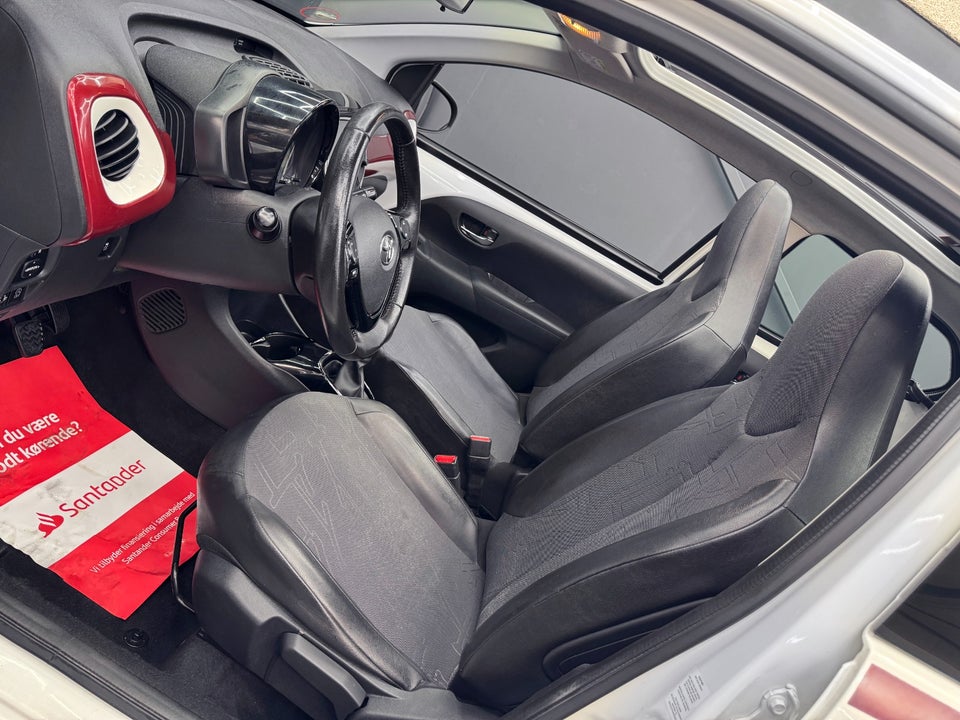 Toyota Aygo 1,0 VVT-i x-wave Sky 5d