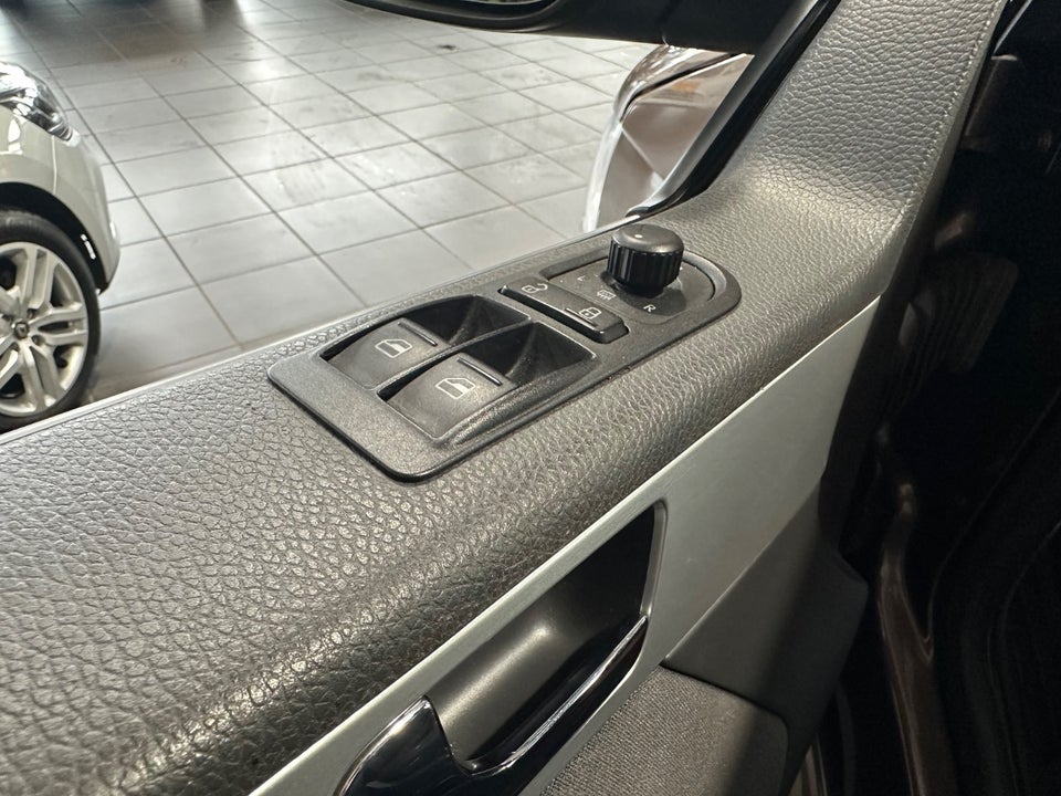 VW Multivan 2,0 TDi 180 Comfortline DSG kort 4d