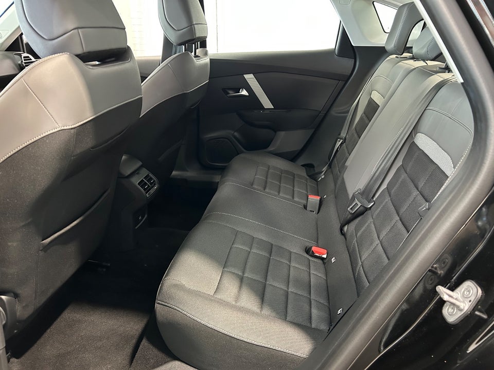 Citroën ë-C4 X 54 Plus 4d