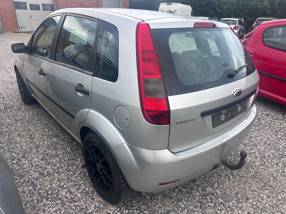 Ford Fiesta 1,4 Ghia aut. 5d