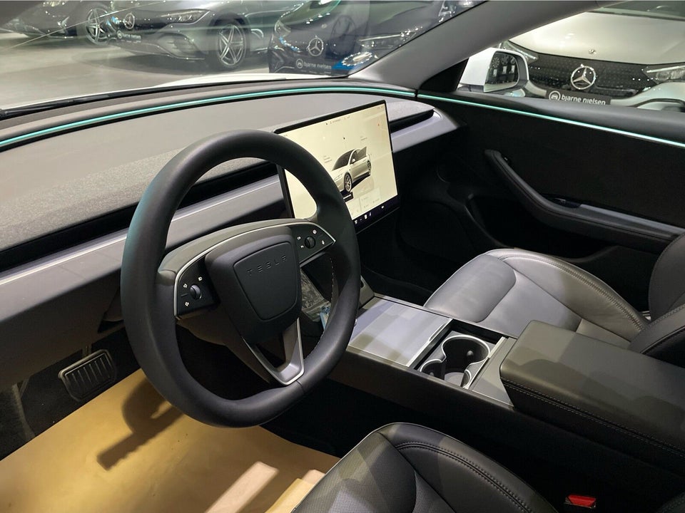 Tesla Model 3 Long Range AWD 4d