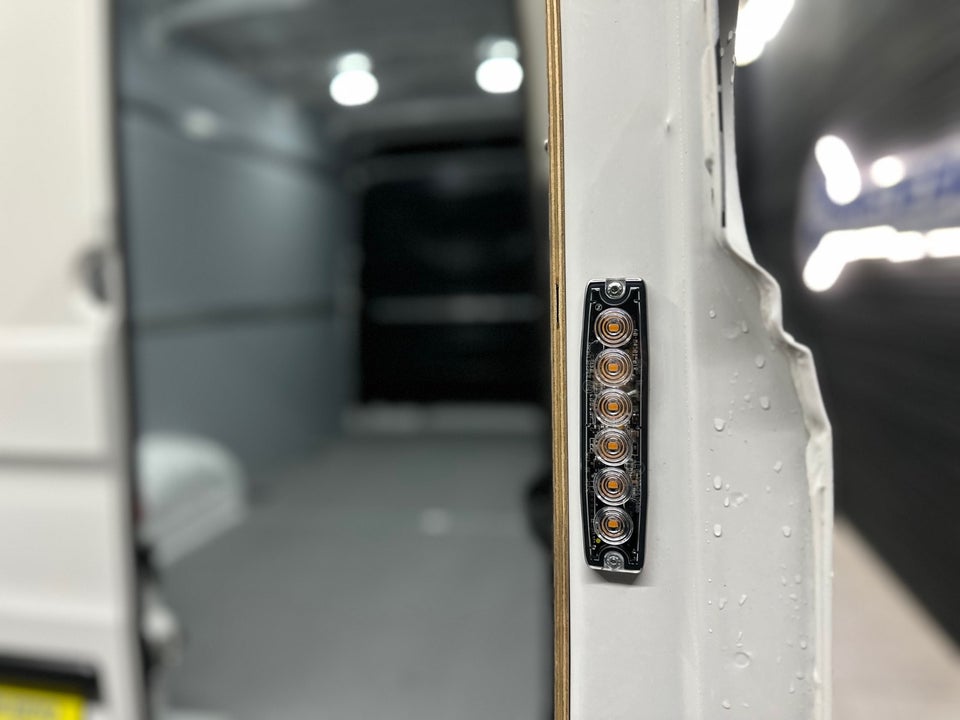 VW Crafter 35 2,0 TDi 177 Kassevogn L3H3 aut.