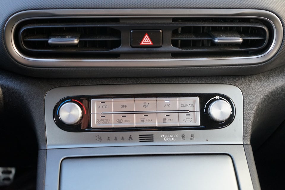 Hyundai Kona 64 EV Advanced Van 5d