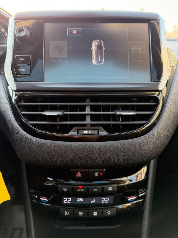 Peugeot 208 1,2 VTi Allure Sky 5d