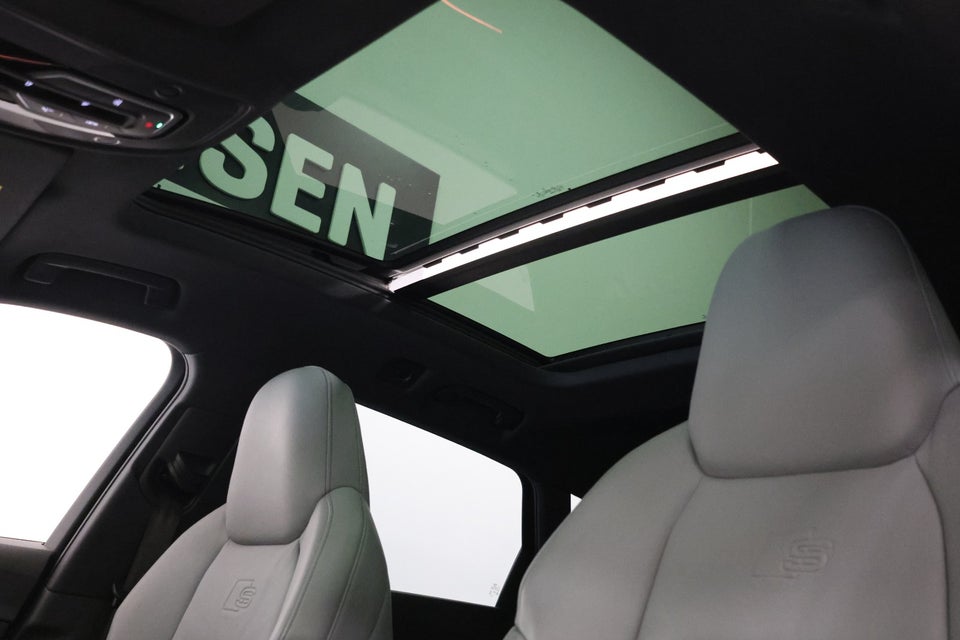 Audi e-tron 55 S-line quattro 5d