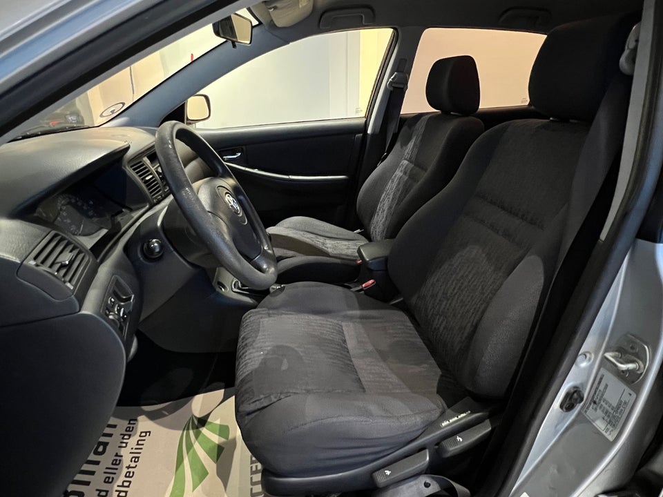 Toyota Corolla 1,4 Sol 5d