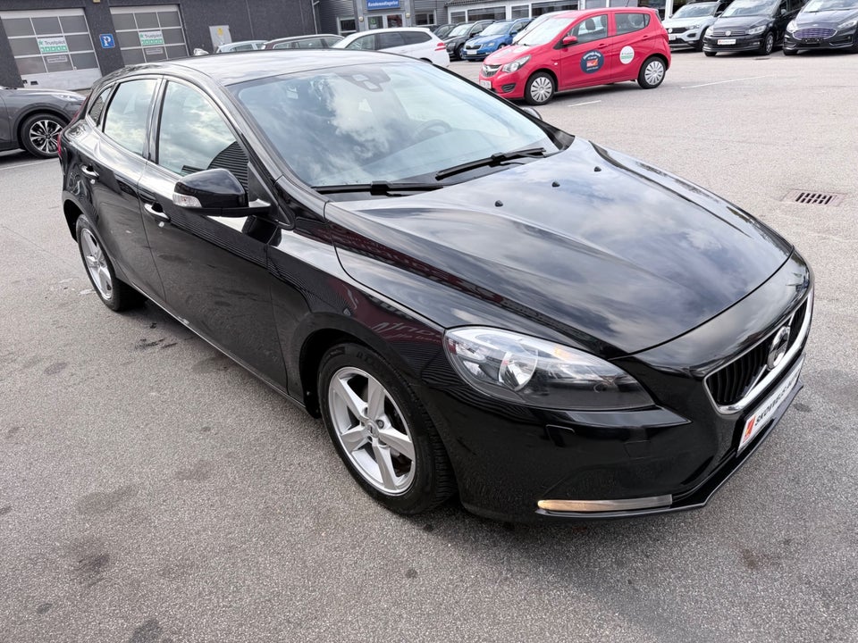 Volvo V40 2,0 D2 120 Kinetic 5d
