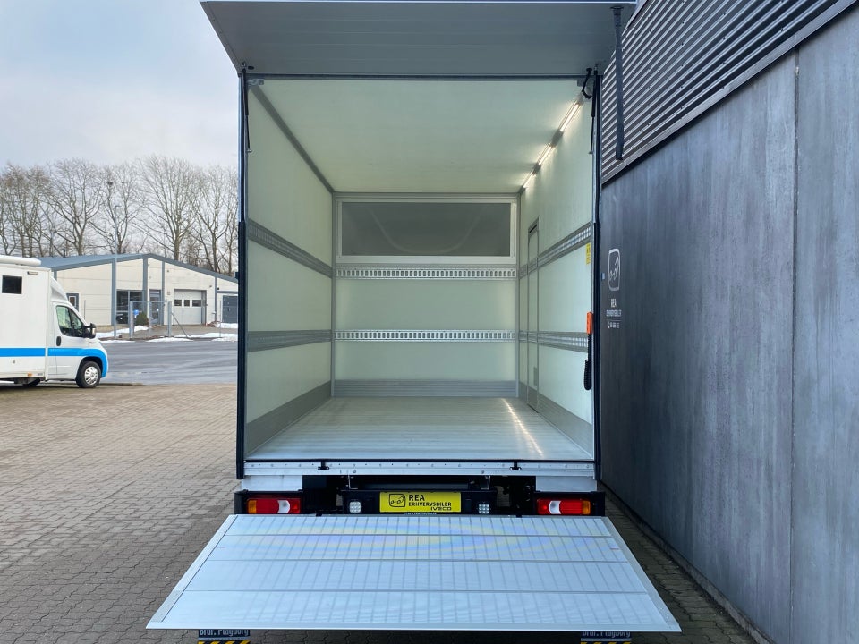 Iveco Daily 3,0 35S18 4100mm Box m/lift AG8