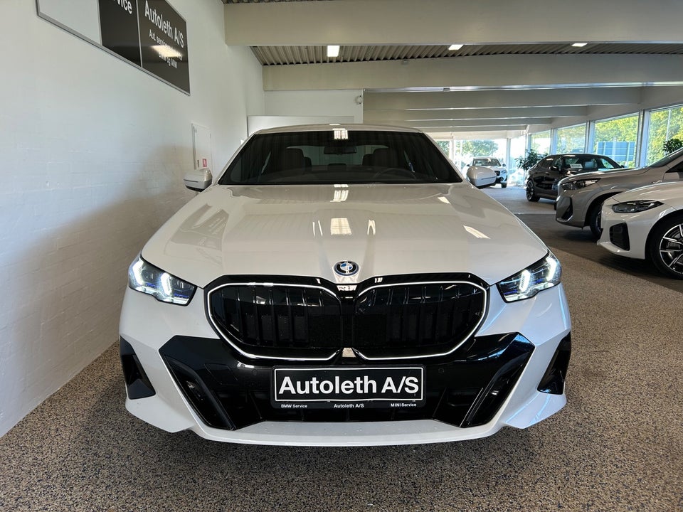 BMW i5 eDrive40 Fully Charged M-Sport 4d