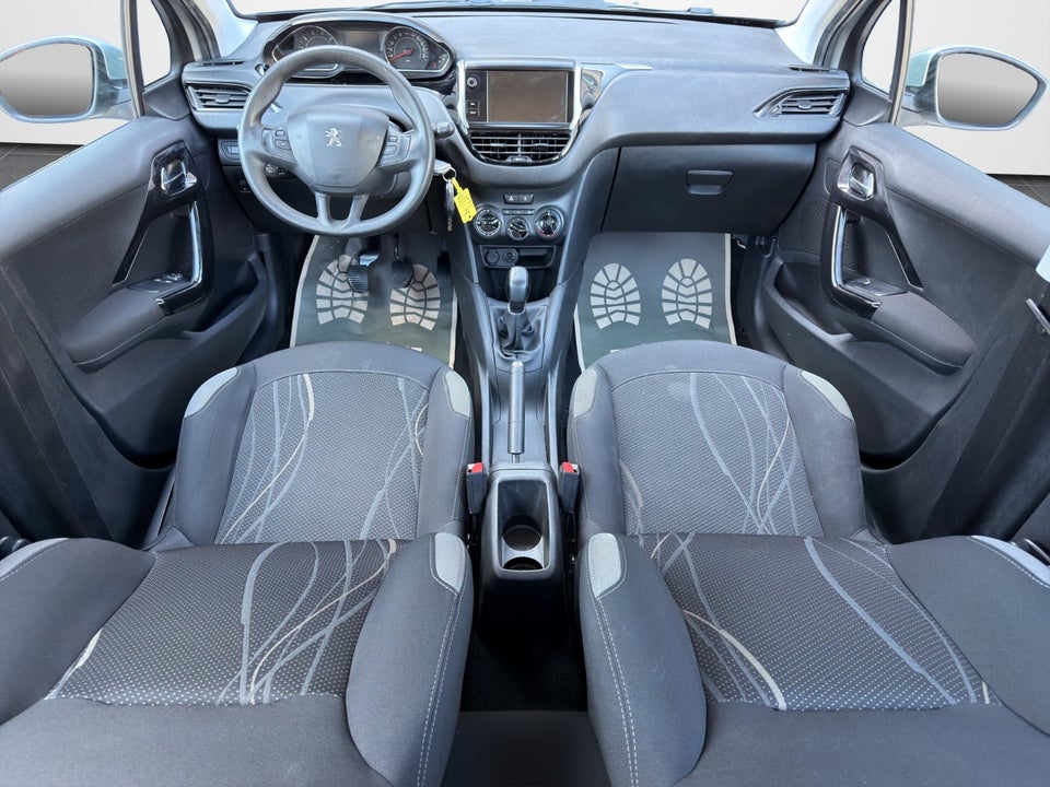 Peugeot 208 1,2 VTi Allure Sky 5d