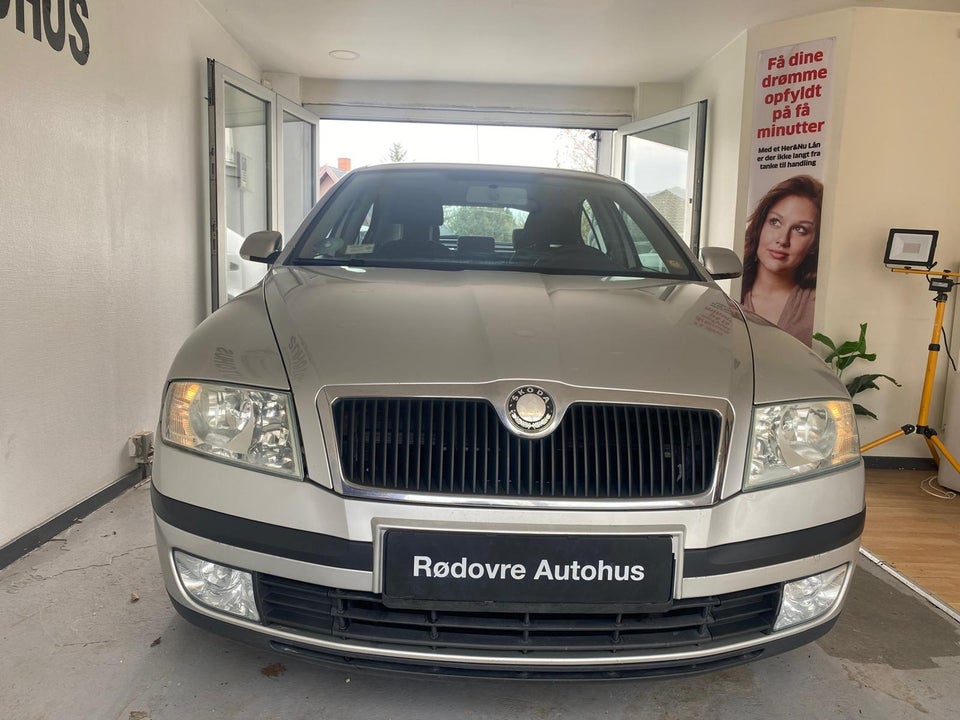 Skoda Octavia 1,6 FSi Ambiente 5d