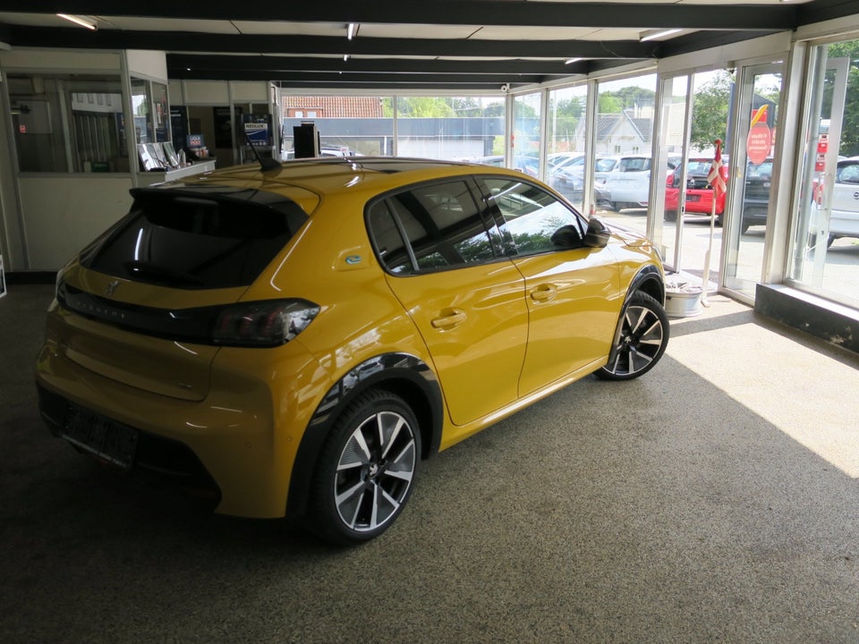 Peugeot e-208 50 GT Sky 5d