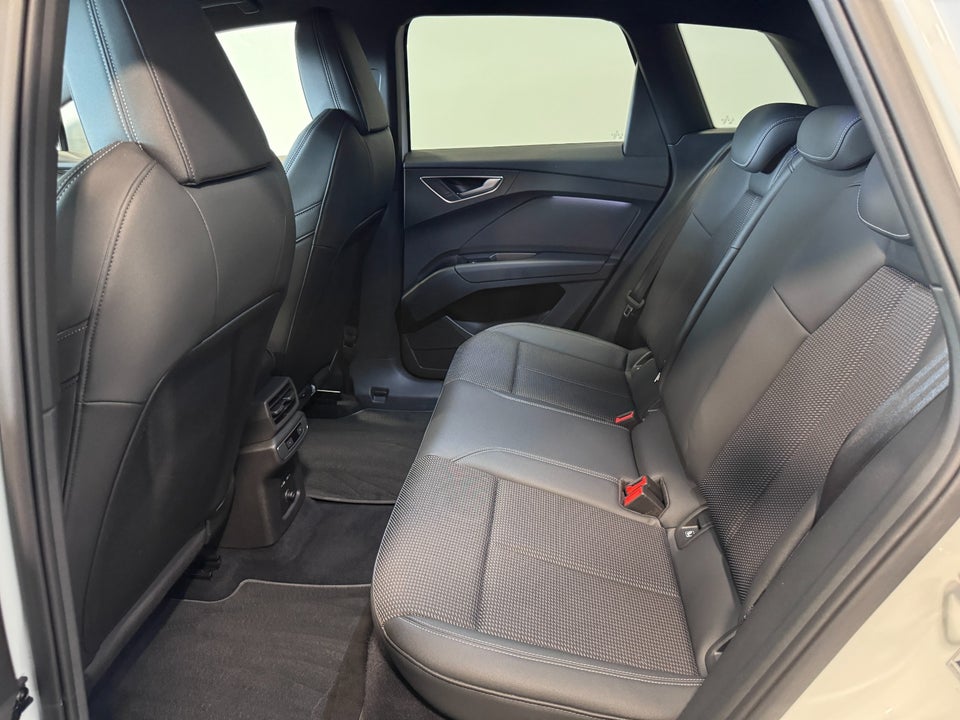 Audi Q4 e-tron 40 S-line 5d