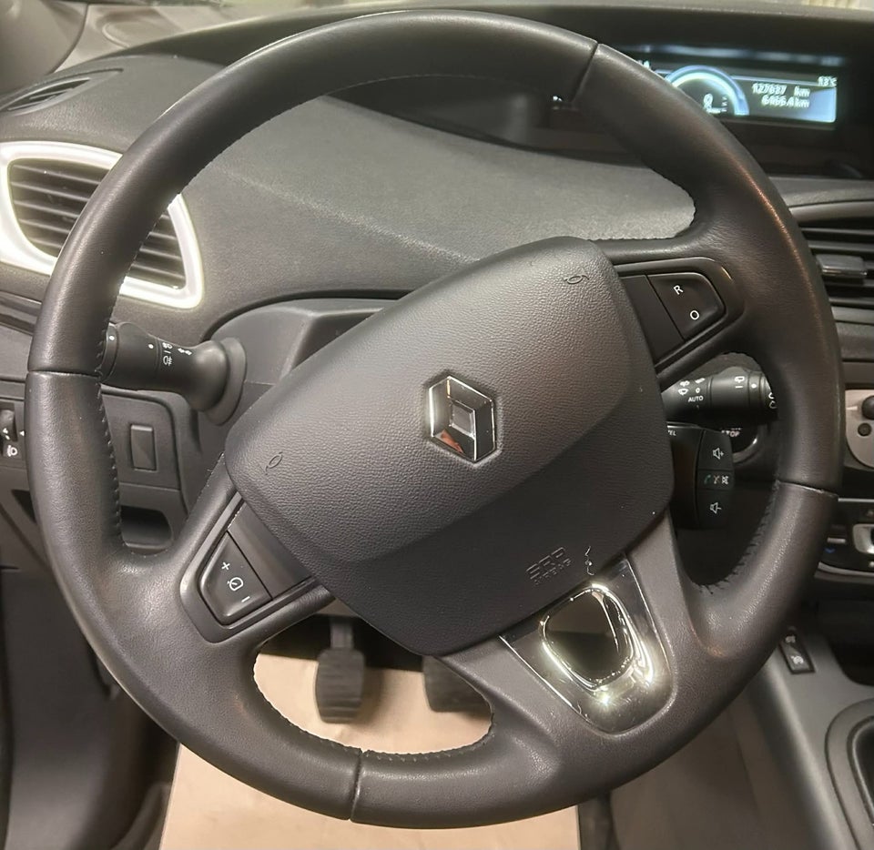 Renault Grand Scenic III 1,6 16V Expression 5d