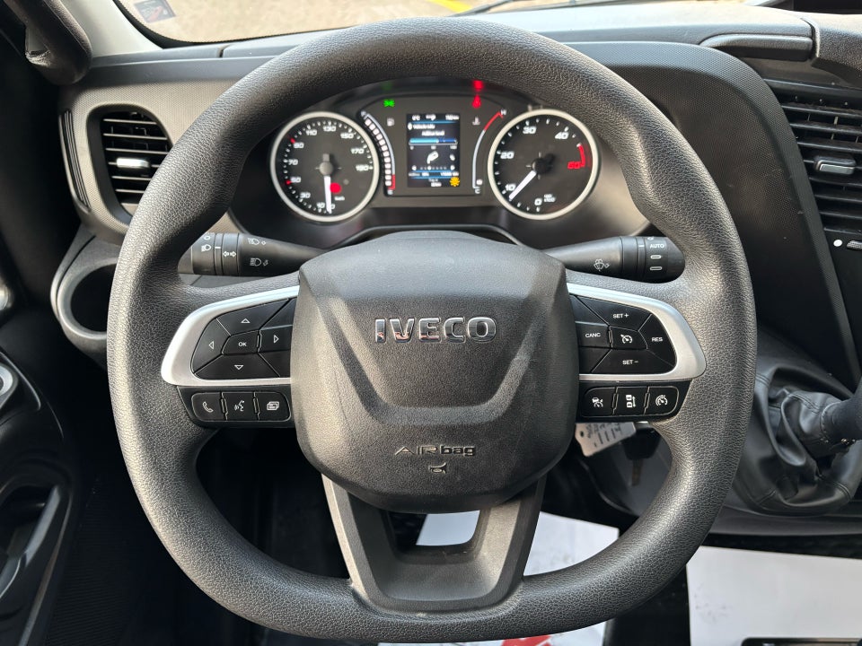 Iveco Daily 3,0 35S18 4100mm Box m/lift AG8