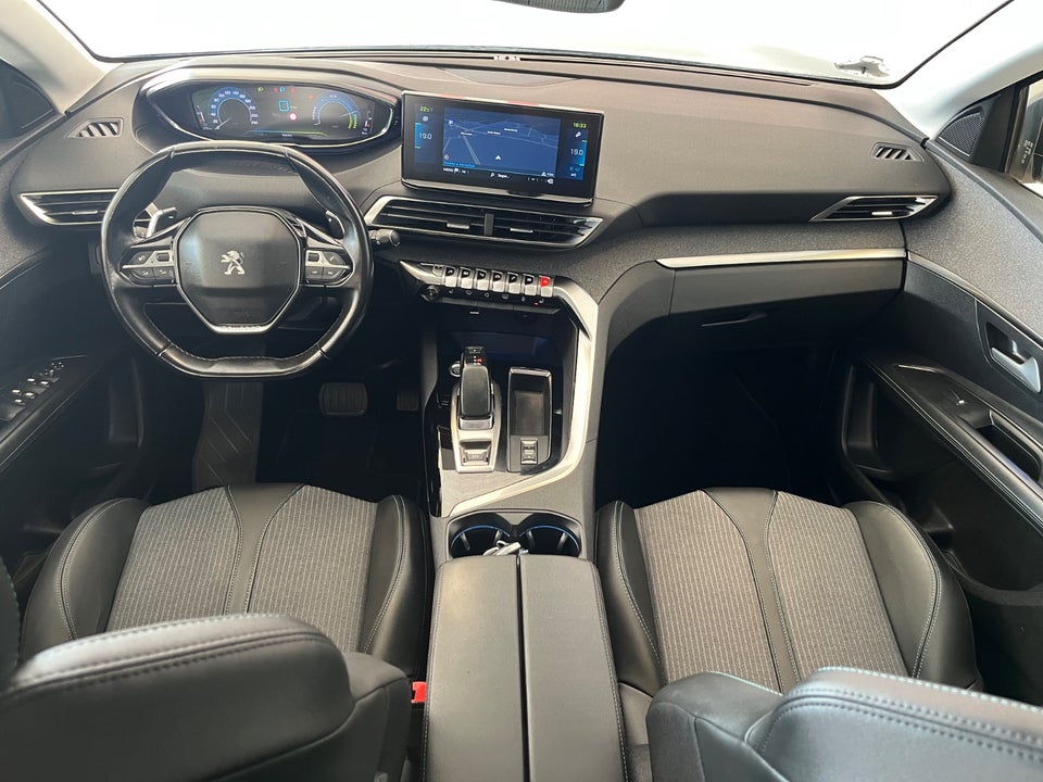 Peugeot 3008 1,6 Hybrid First Selection EAT8 5d