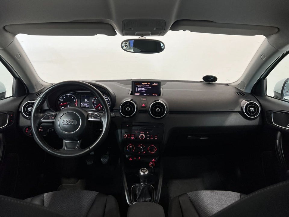 Audi A1 1,2 TFSi 86 Attraction Sportback 5d