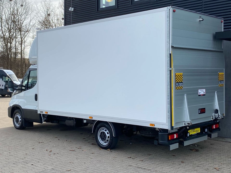 Iveco Daily 3,0 35S18 4100mm Box m/lift AG8
