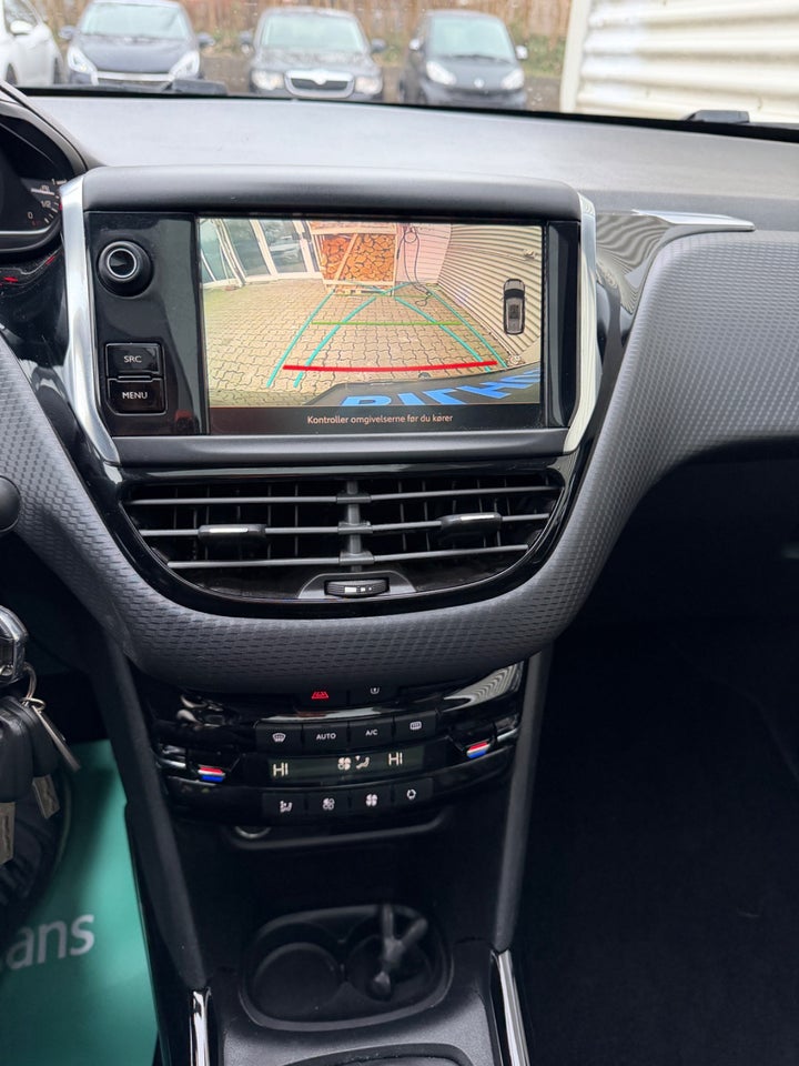 Peugeot 2008 1,2 e-THP 110 Allure Sky 5d