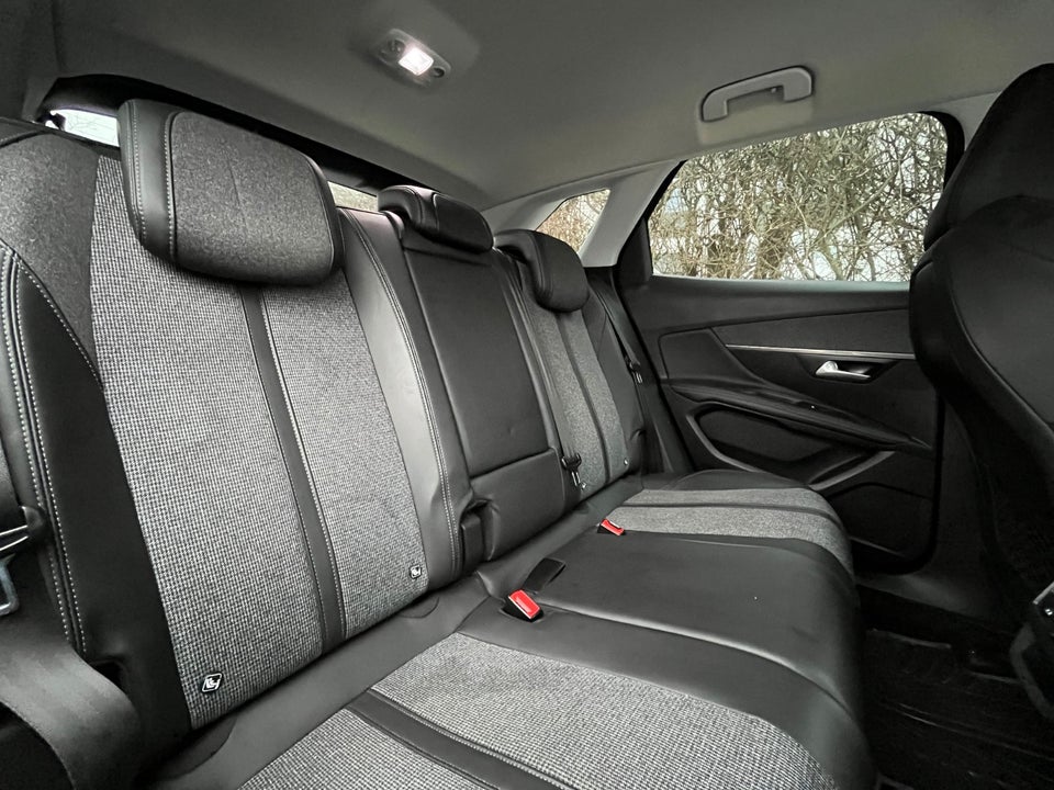 Peugeot 3008 1,2 e-THP 130 Allure 5d