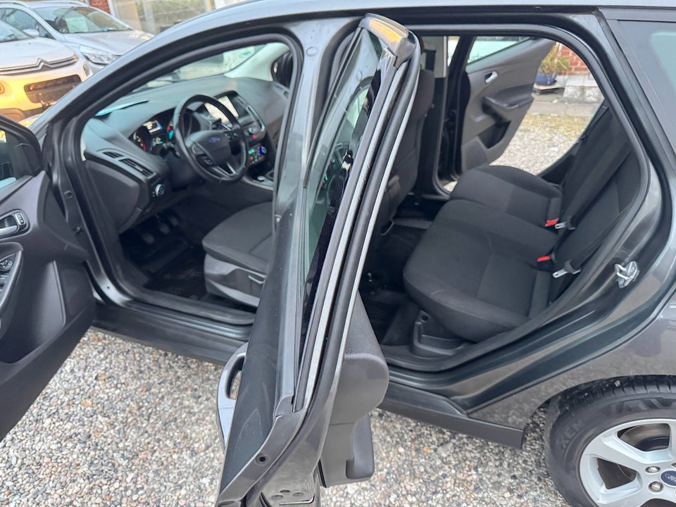Ford Focus 1,0 SCTi 100 Titanium stc. 5d