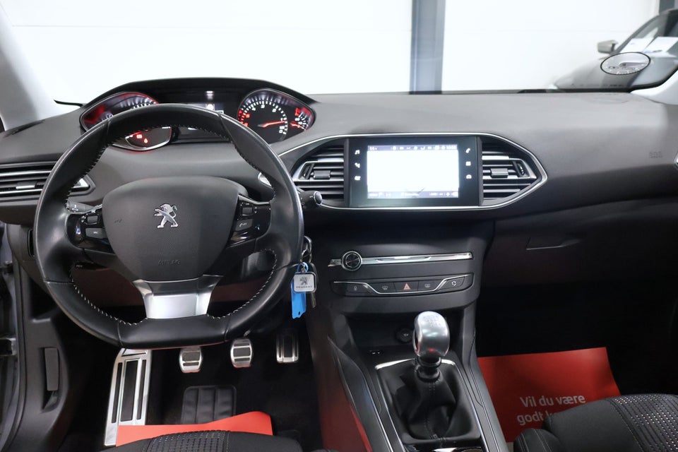 Peugeot 308 1,6 BlueHDi 120 Allure Sky 5d