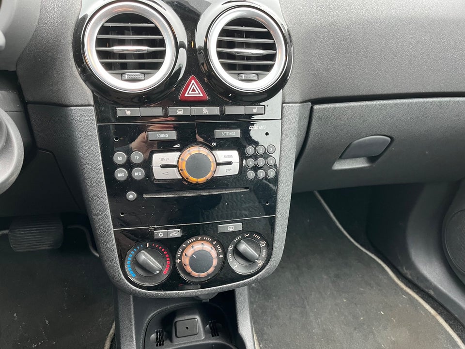 Opel Corsa 1,2 16V Cosmo aut. 3d