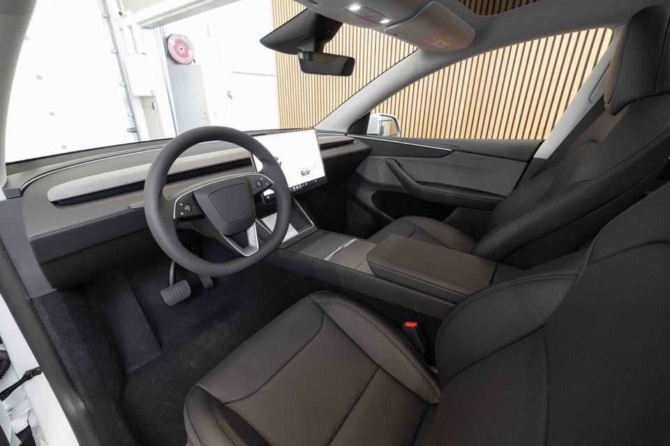 Tesla Model Y Long Range RWD 5d