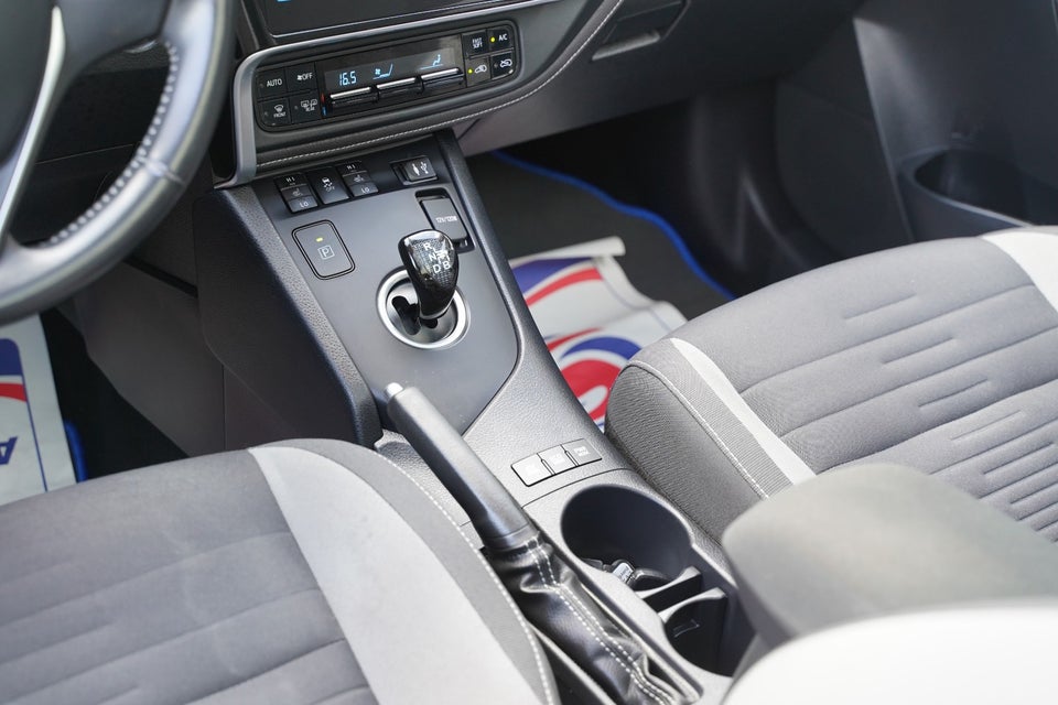 Toyota Auris 1,8 Hybrid H2 Style Skyview CVT 5d