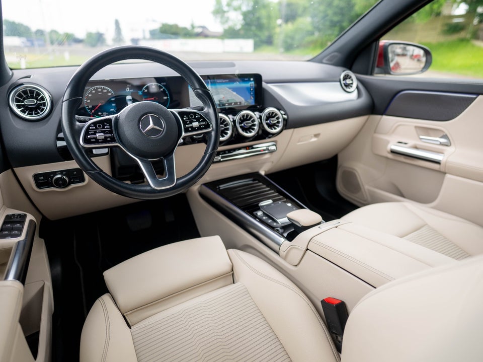 Mercedes EQA300 Progressive 4Matic 5d