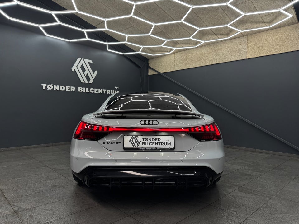 Audi e-tron GT quattro 4d