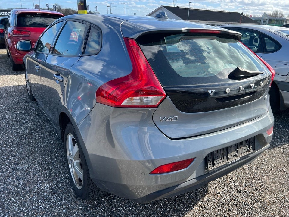 Volvo V40 2,0 D2 120 Kinetic aut. 5d
