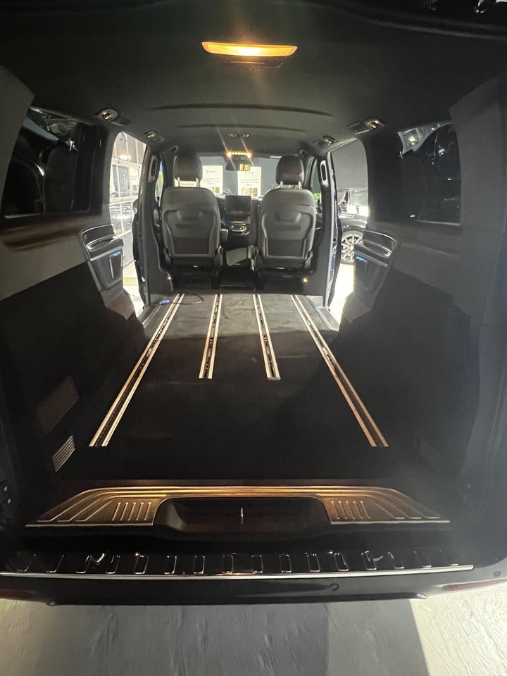 Mercedes EQV300 Avantgarde XL Van