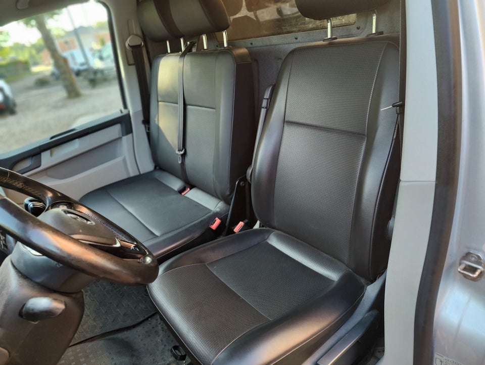 VW Transporter 2,0 TDi 150 Kassevogn DSG lang