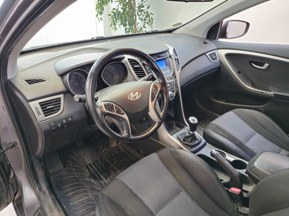 Hyundai i30 1,6 CRDi 110 XTR Eco 5d