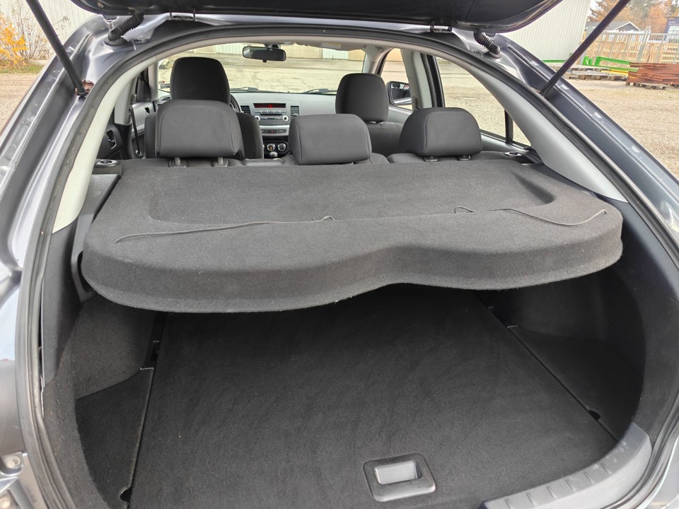 Mitsubishi Lancer 1,6 Invite SportBack 5d