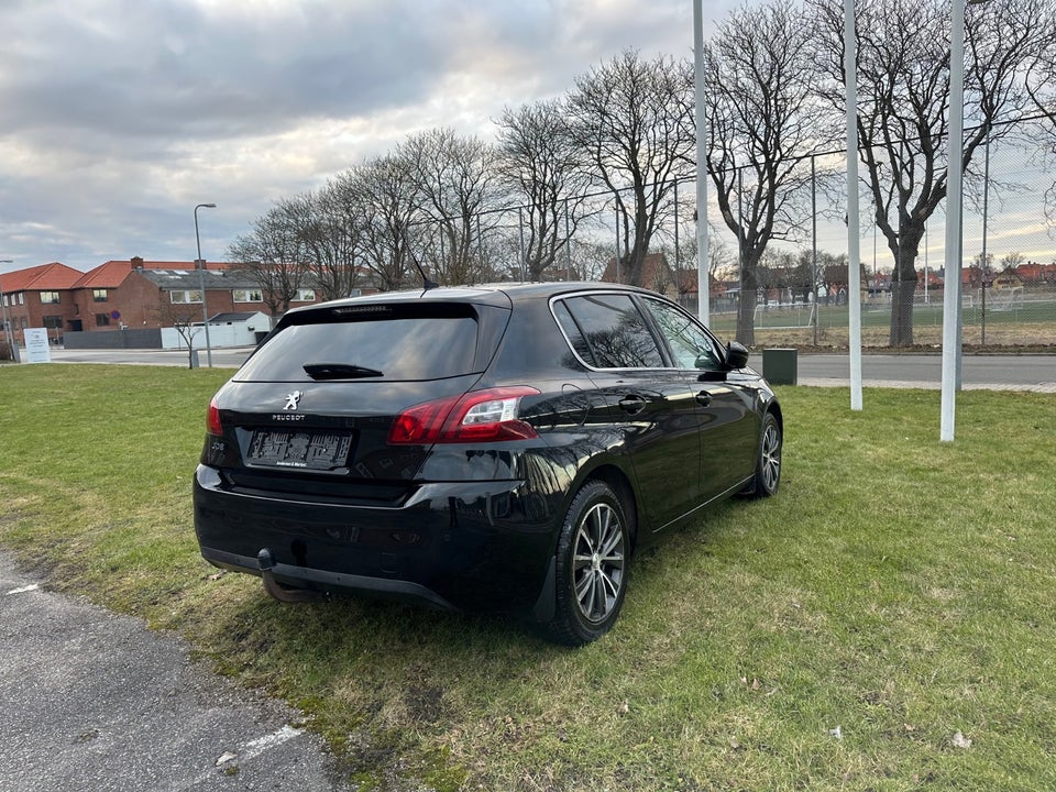 Peugeot 308 1,2 e-THP 130 Style 5d