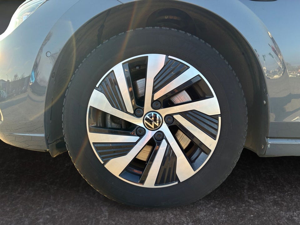VW Golf VIII 1,4 eHybrid DSG 5d