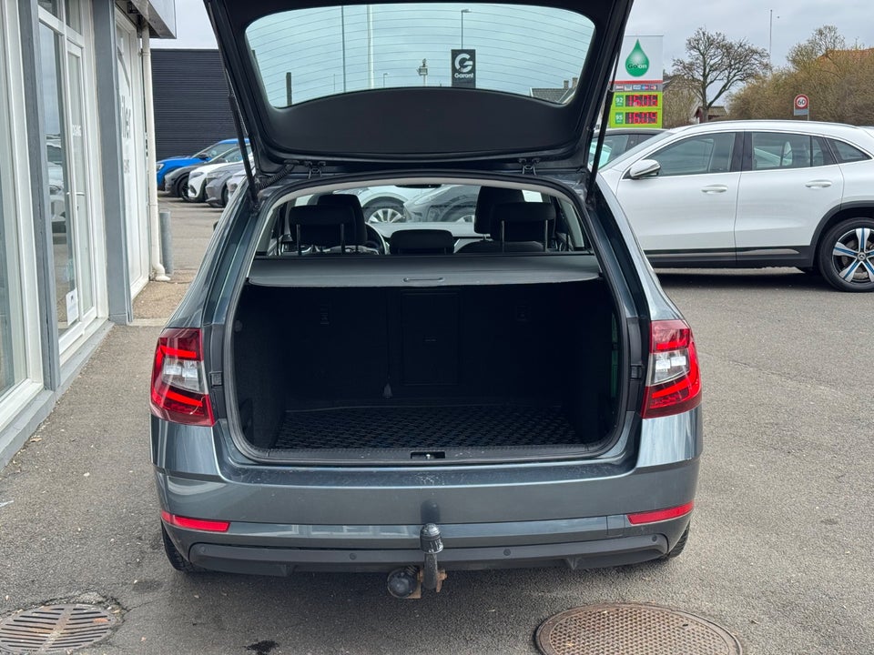 Skoda Octavia 1,6 TDi 115 Style Combi 5d
