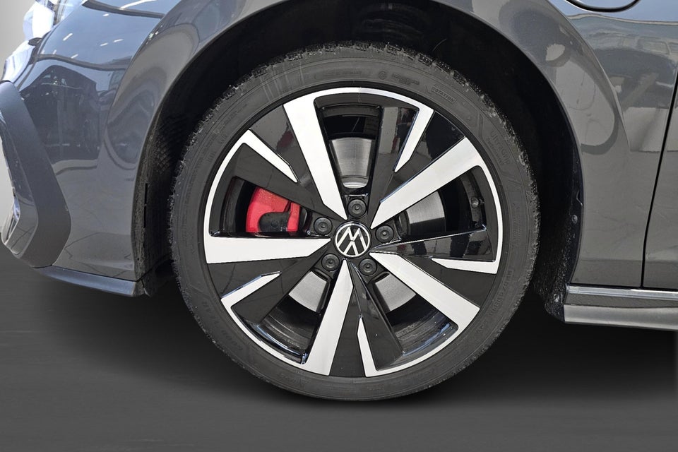 VW Golf VIII 1,5 GTE DSG 5d