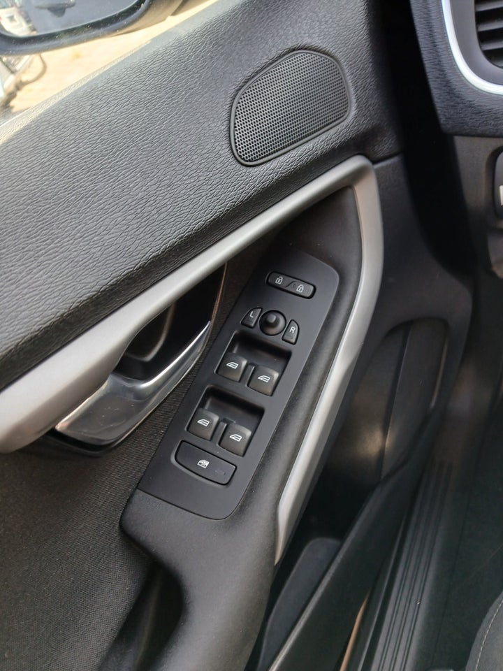 Volvo V40 1,6 D2 115 Kinetic 5d