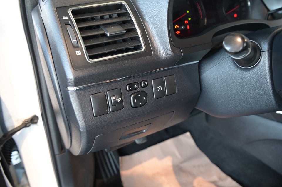 Toyota Avensis 1,8 VVT-i T2 Premium stc. 5d