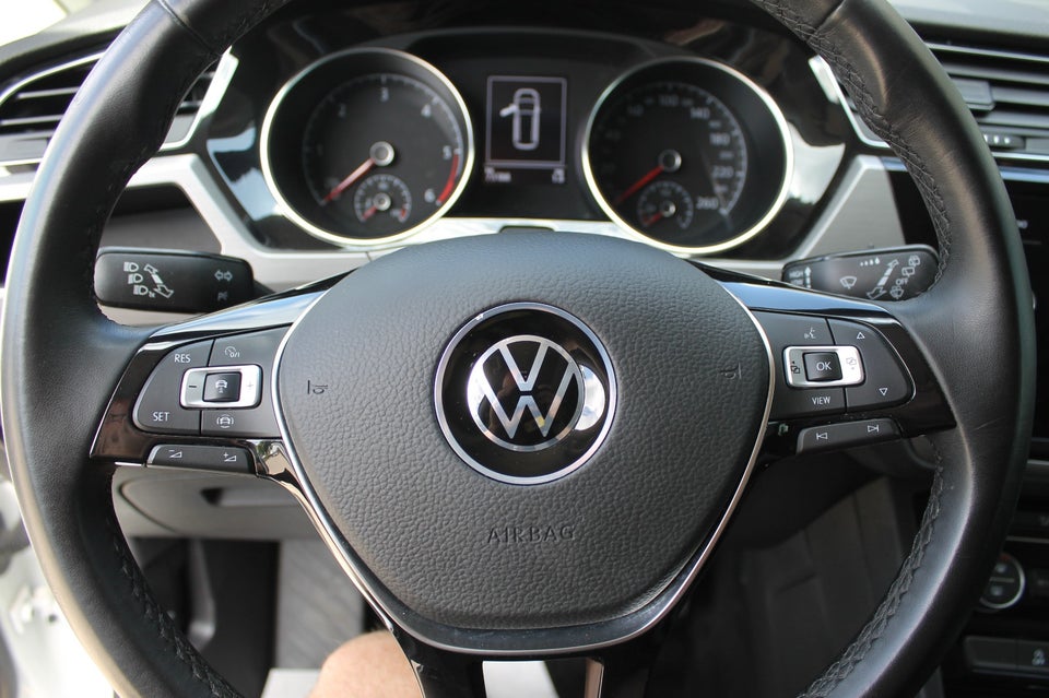 VW Touran 2,0 TDi 150 Highline DSG Van 5d