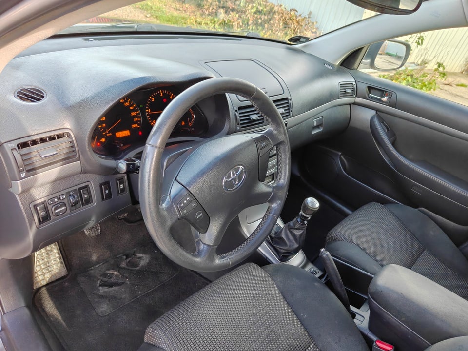 Toyota Avensis 2,0 D-4D Sol stc. 5d
