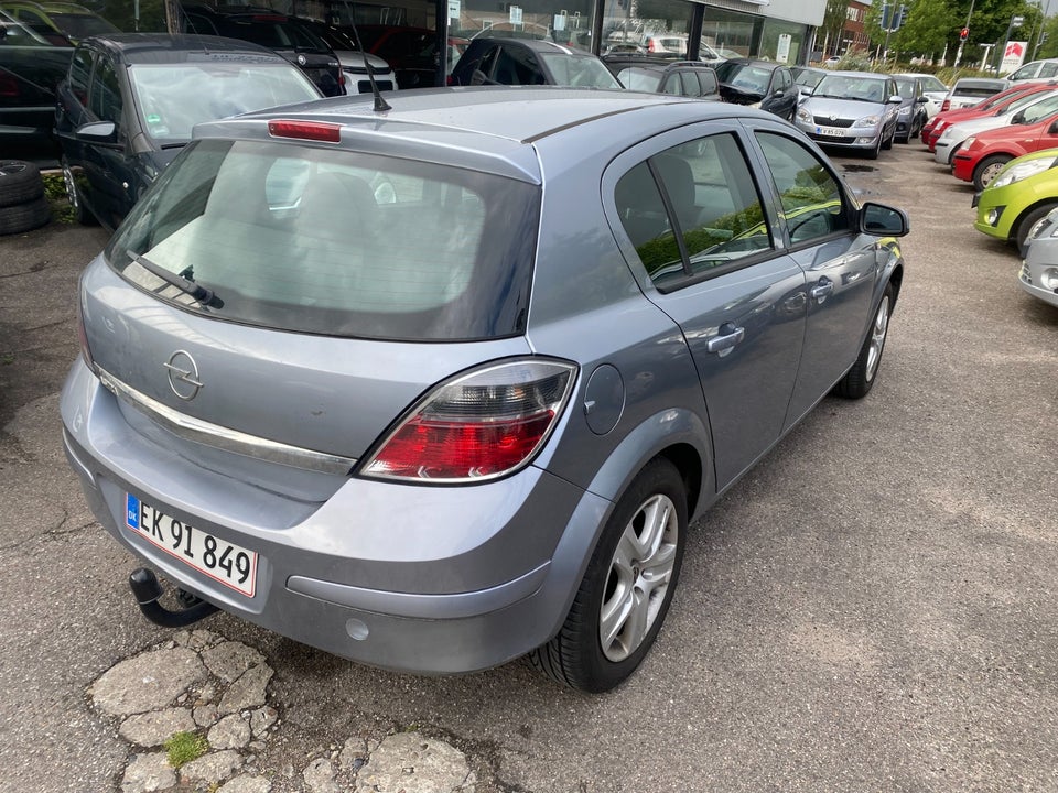 Opel Astra 1,6 16V 115 Enjoy 5d