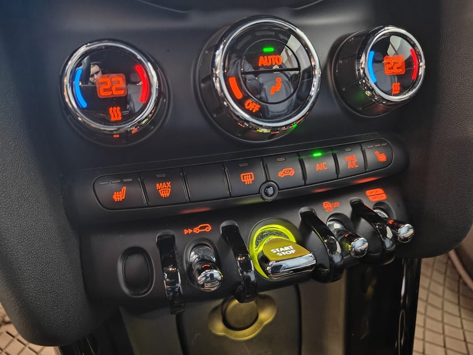 MINI Cooper SE Essential 3d