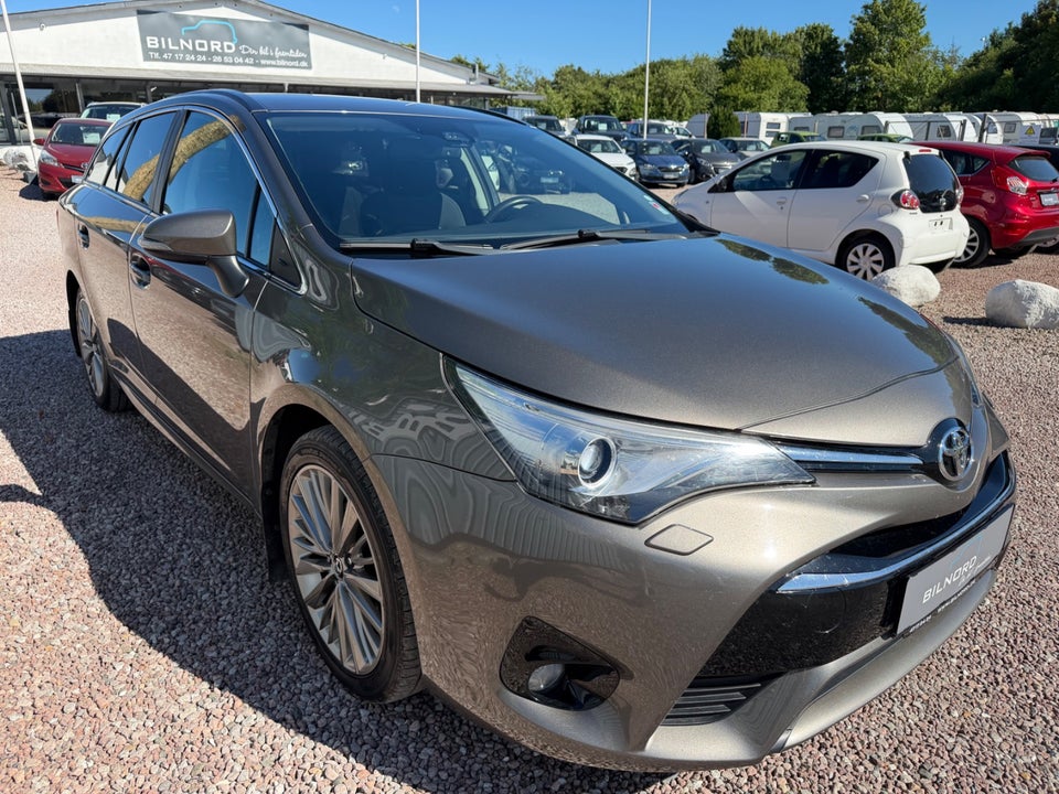 Toyota Avensis 1,8 VVT-i T2 Premium Touring Sports 5d